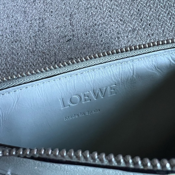 Loewe Puzzle Leather Zip Card Pouch - Picture 4 of 12